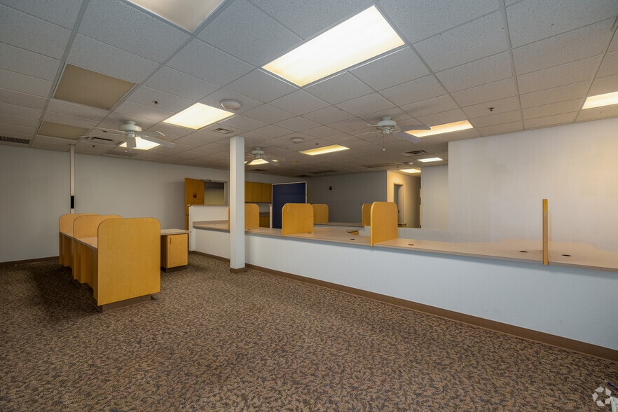 More Photos Of 2900 S National Ave, Springfield Medical For Lease