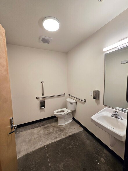 More Photos Of 17510 Provost St, Lake Oswego Storefront Retail Office For Lease