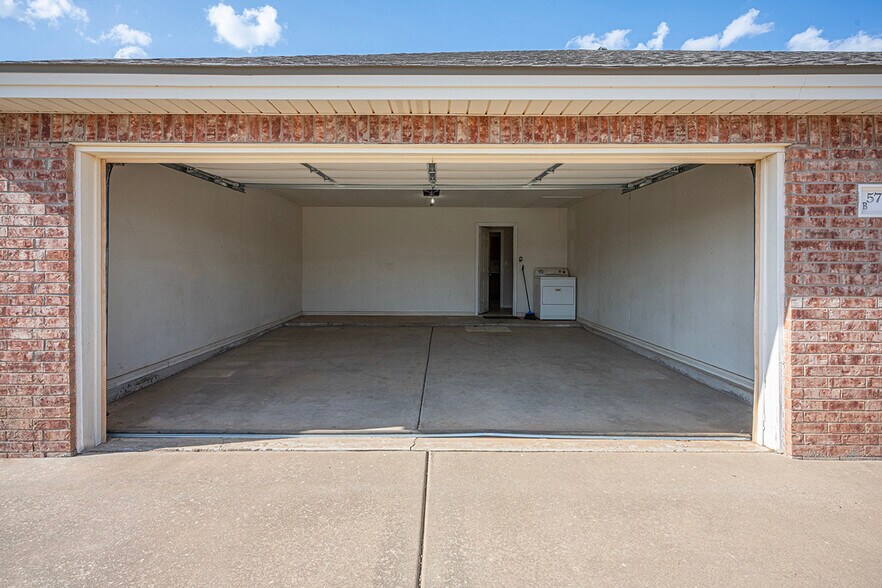 More Photos Of 5710 Fordham St, Lubbock Specialty For Sale