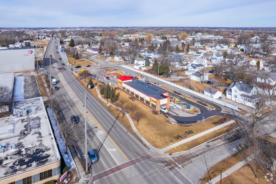 More Photos Of 123 W Johnson St, Fond Du Lac Carwash For Sale