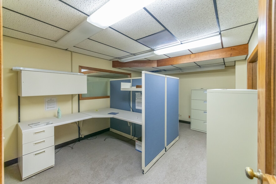 More Photos Of 100-106 S Main st, Ishpeming Bank For Sale