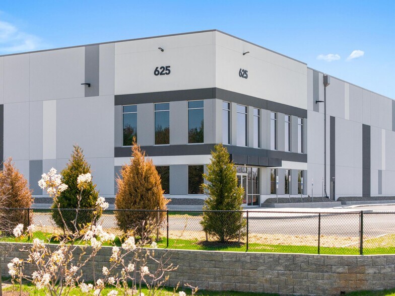 More Photos Of 701-705 Executive Blvd., Valley Cottage Distribution For Lease