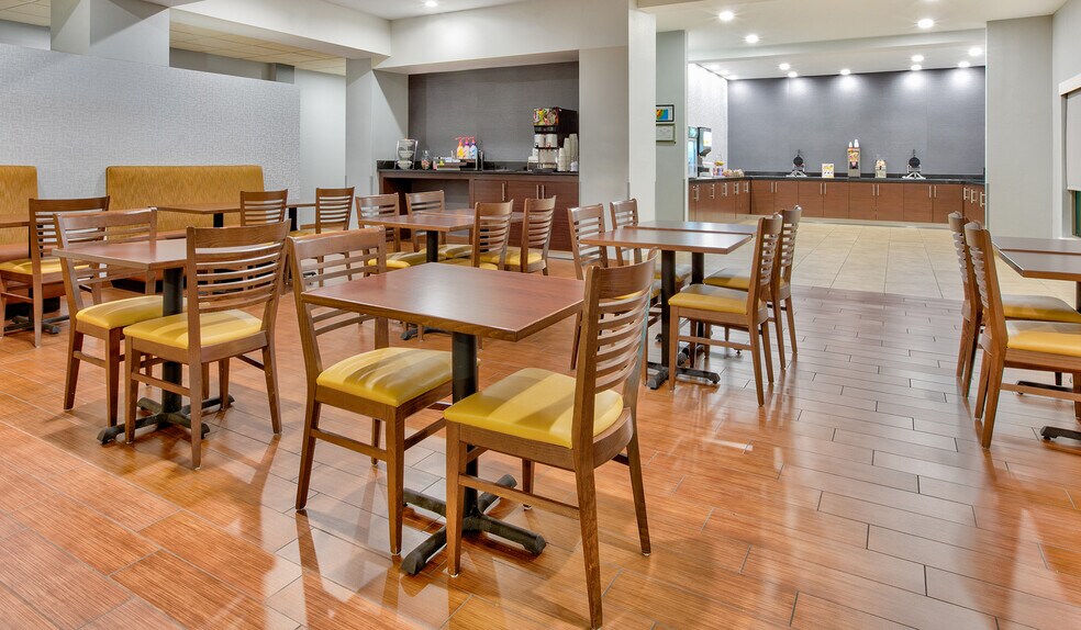 More Photos Of 615 City Center Way, Longview Hotel For Sale