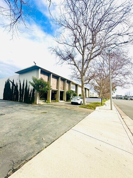 More Photos Of 1781 McGaw Ave, Irvine Warehouse For Lease