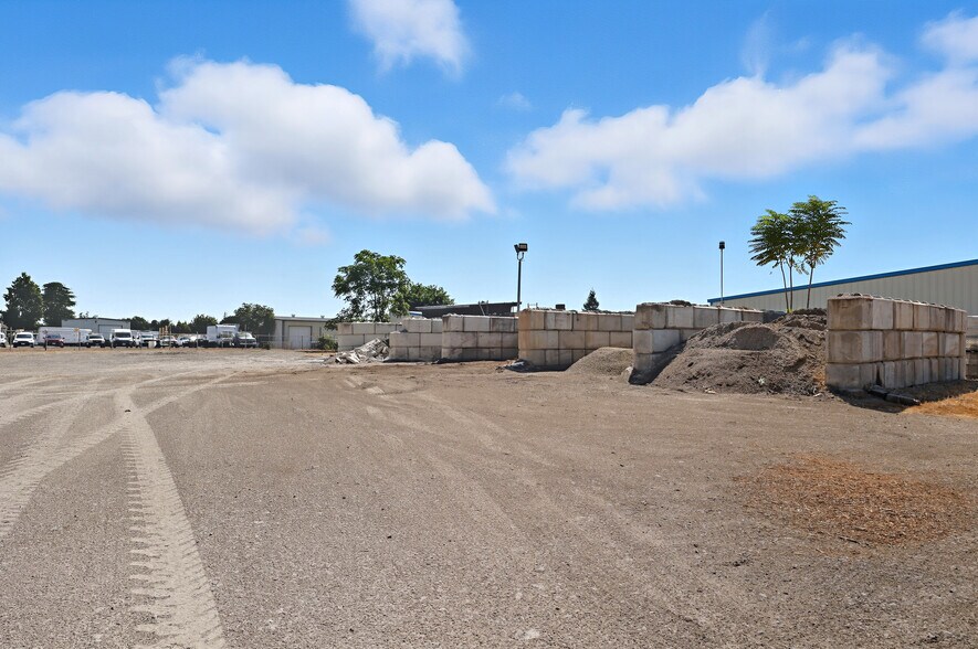 More Photos Of 240 Airpark Rd, Atwater Warehouse For Lease