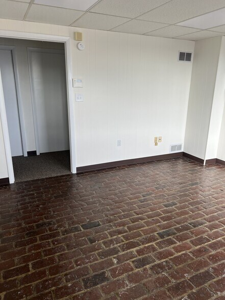 More Photos Of 12-16 Greenfield Rd, Lancaster Office For Sale
