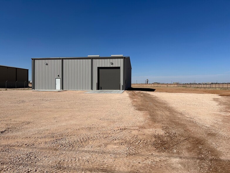 More Photos Of 7509 FM 307, Midland Warehouse For Lease