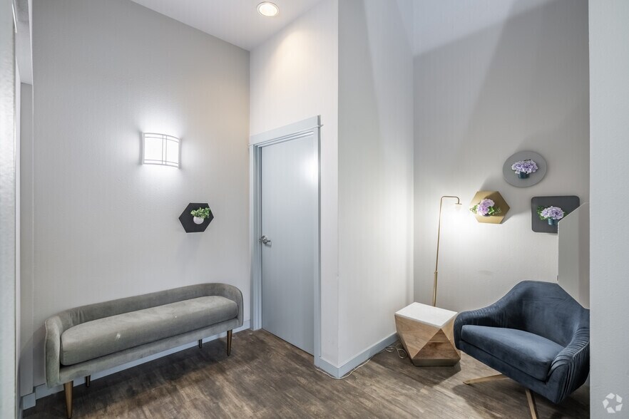 More Photos Of 4759-4779 Lynwood Center Rd NE, Bainbridge Island Apartments For Lease