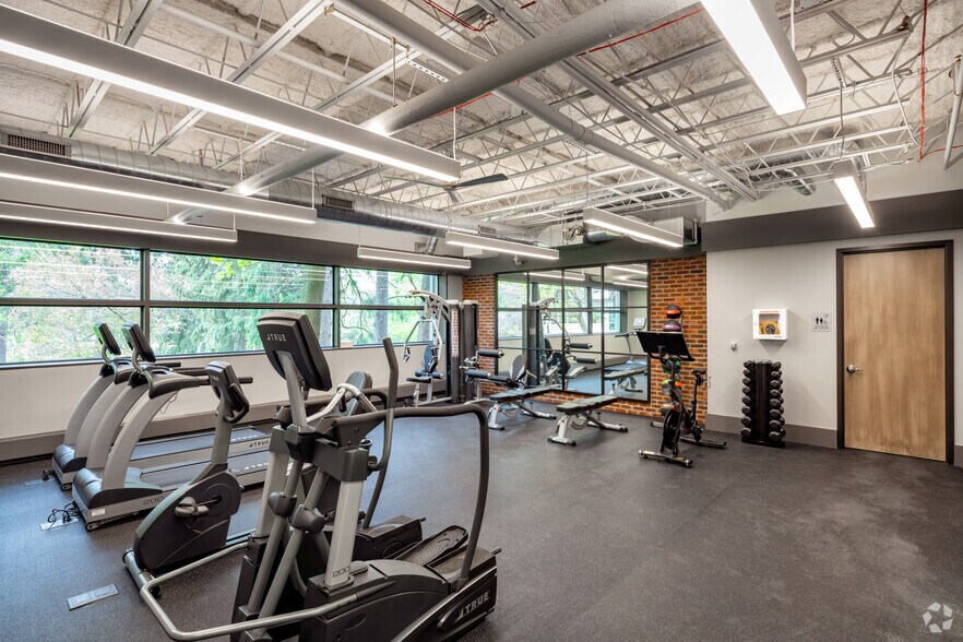 More Photos Of 41000 Woodward Ave, Bloomfield Hills Office For Lease