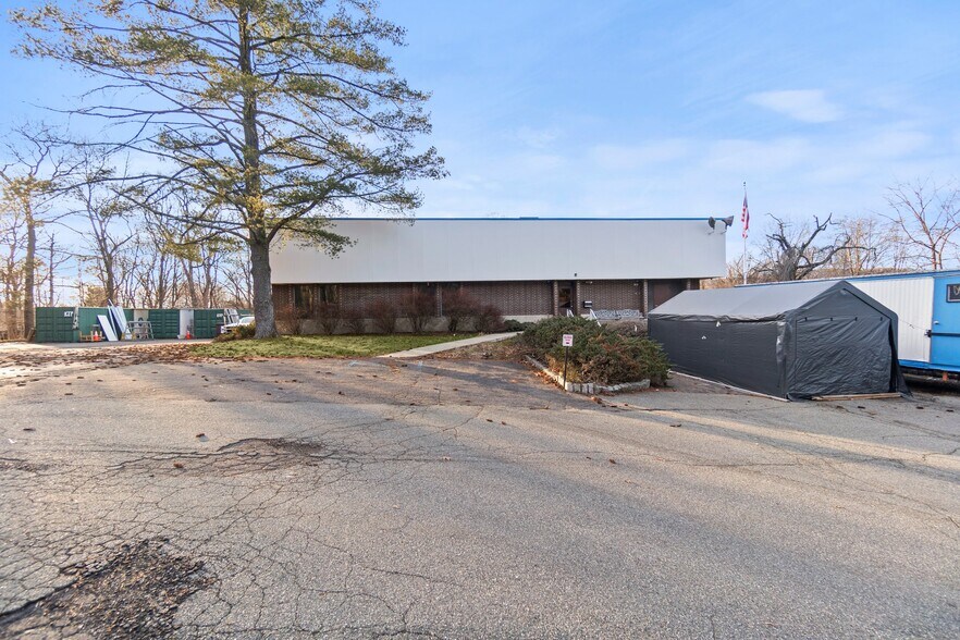More Photos Of 6 Raritan Rd, Oakland Warehouse For Sale