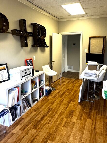 More Photos Of 1458 Campbell Rd, Houston Coworking Space