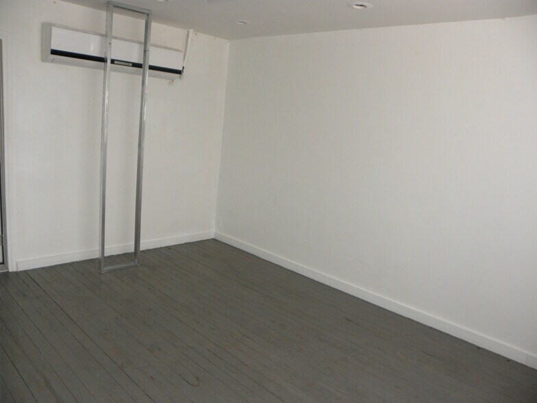 More Photos Of 1101-1119 S La Brea Ave, Los Angeles Freestanding For Lease