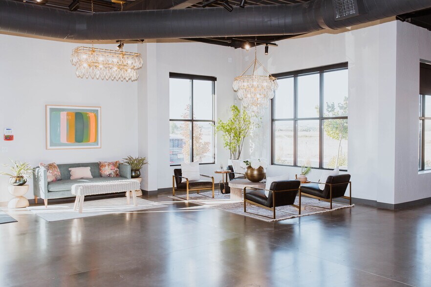 More Photos Of 1374 American Way, Payson Showroom For Sale