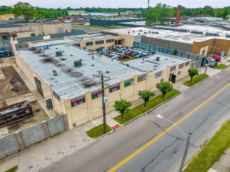 More Photos Of 7075 Lyndon St, Detroit Warehouse For Sale