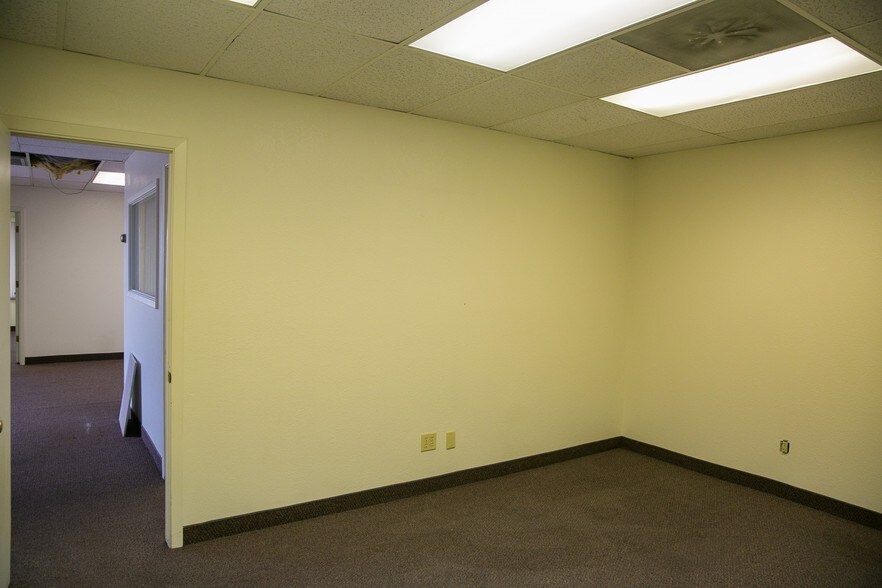 More Photos Of 165 E Southern Ave, Mesa Loft Creative Space For Lease