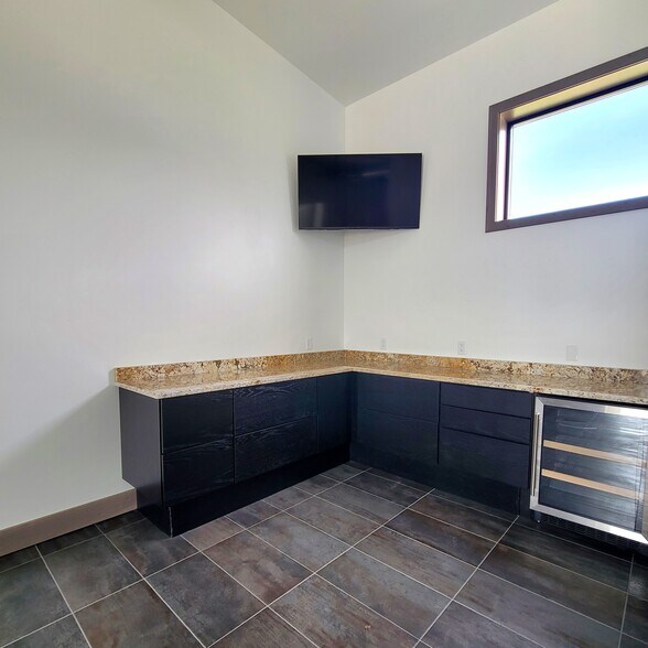More Photos Of 2975 Heartland Dr, Grand Forks Flex For Sale