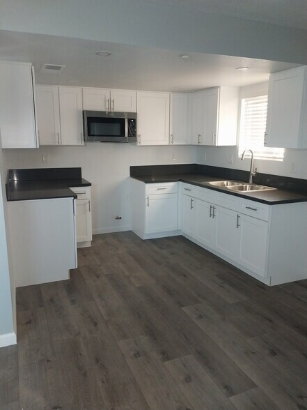 More Photos Of 1021 N Leslie St, Visalia Apartments For Sale