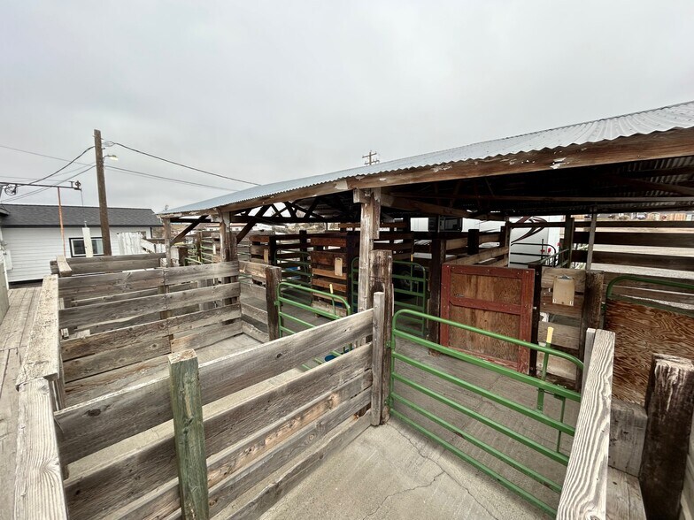 More Photos Of 1762 S Adams Dr, Madras Manufacturing For Sale