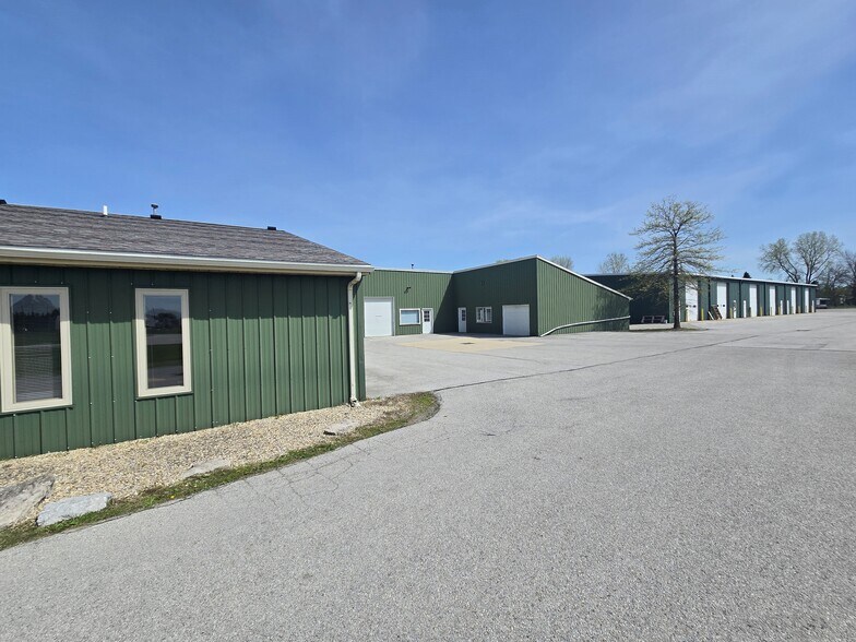 More Photos Of 326 Industrial Pky, Bowling Green Light Manufacturing For Lease