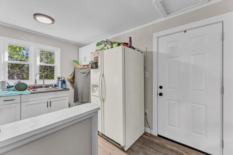 More Photos Of 558 W Outer Dr, Oak Ridge Multifamily For Sale