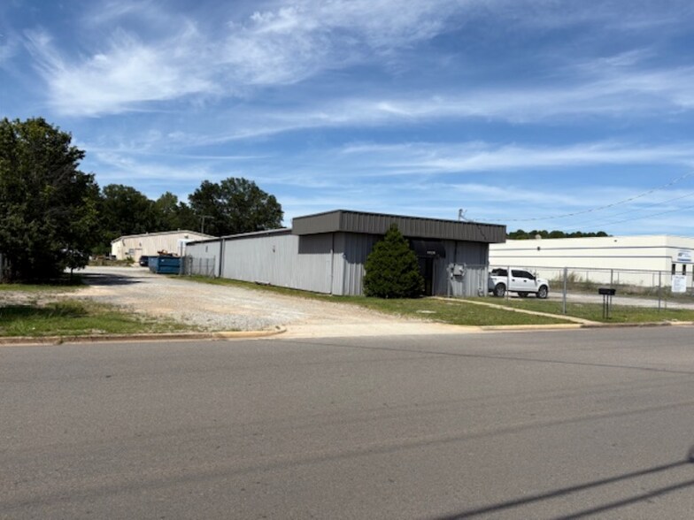 More Photos Of 4628 Commercial Dr, Huntsville Warehouse For Lease