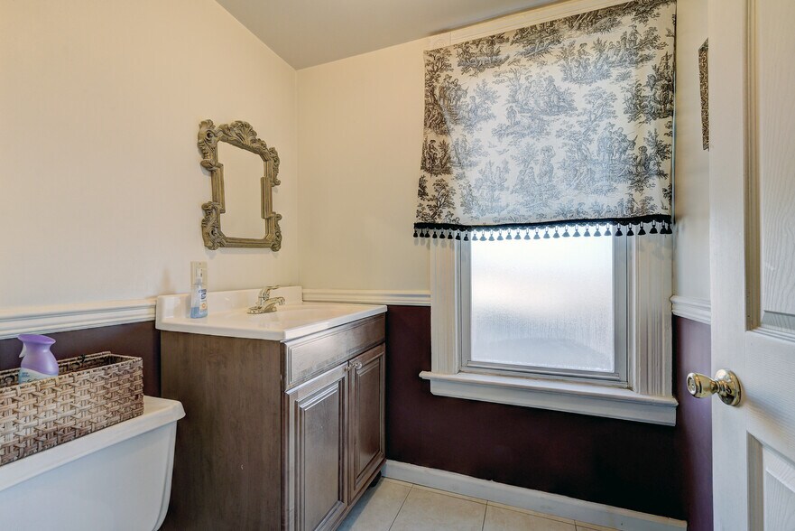 More Photos Of 10 S Prospect St, Verona Office Residential For Sale