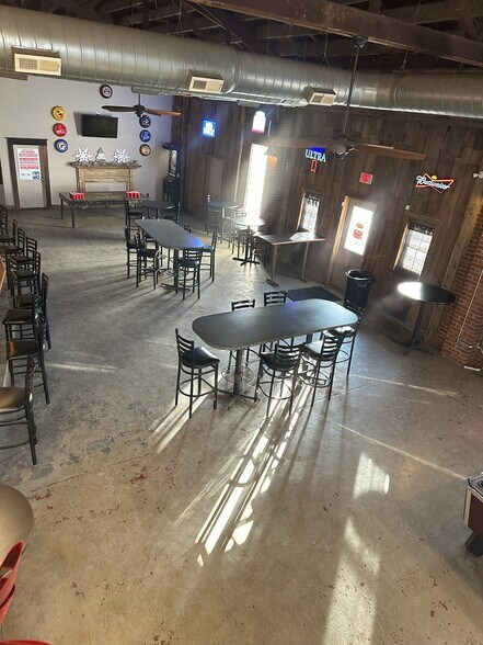 More Photos Of 418 1st St, Glasgow Bar For Sale