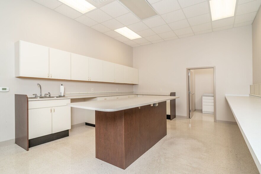 More Photos Of 16 Gosnell, Staunton Medical For Sale