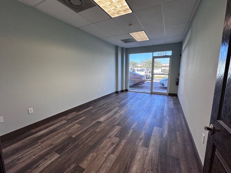 More Photos Of 8270-8302 Blaikie Ct, Sarasota Warehouse For Lease