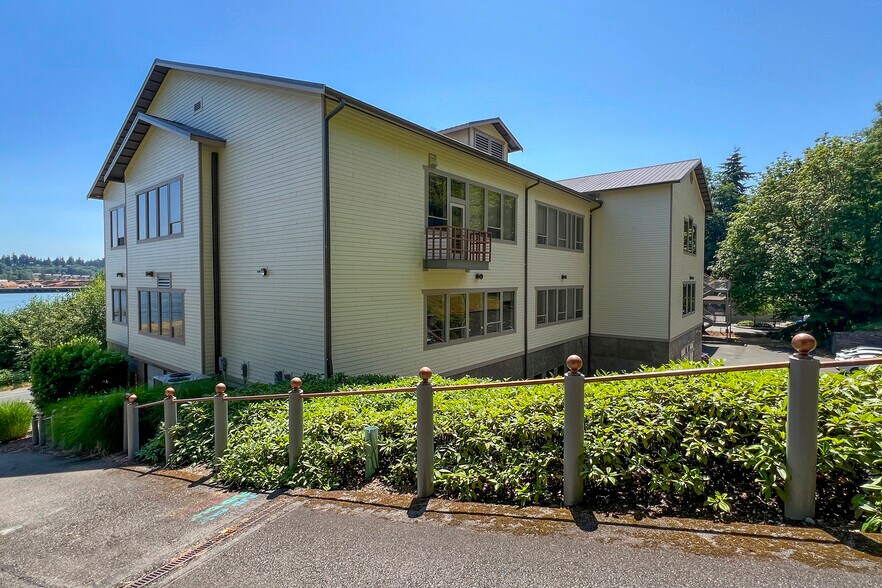 More Photos Of 1115 W Bay Dr NW, Olympia Loft Creative Space For Lease