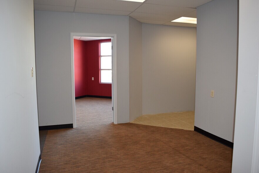 More Photos Of 1003 Dr Martin Luther King Dr, Little Rock Storefront Retail Office For Sale