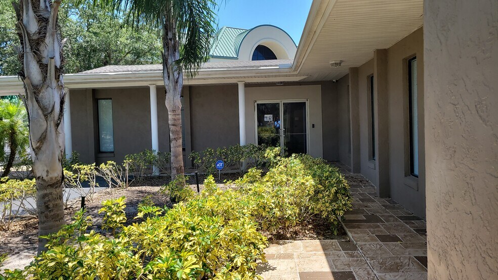 More Photos Of 100 S Grand Hwy, Clermont Schools For Sale