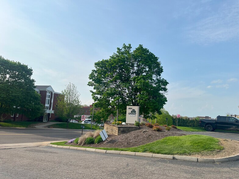 More Photos Of 450 Grant St, Akron Office For Lease