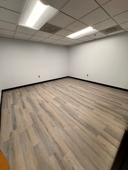 More Photos Of 8835 Columbia 100 Pky, Columbia Flex For Lease