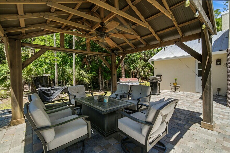 More Photos Of 4120 3rd Ave NW, Naples Apartments For Sale
