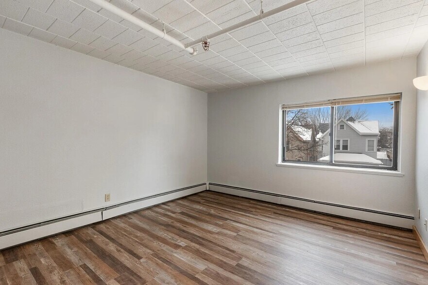 More Photos Of 2125 W Kilbourn Ave, Milwaukee Apartments For Sale