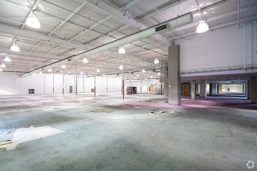 More Photos Of 13850 Manchester Rd, Manchester Freestanding For Lease