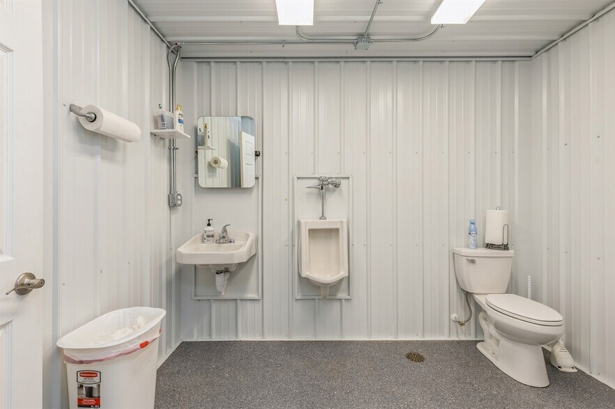 More Photos Of 33083 Ute Ave, Waukee Flex For Sale