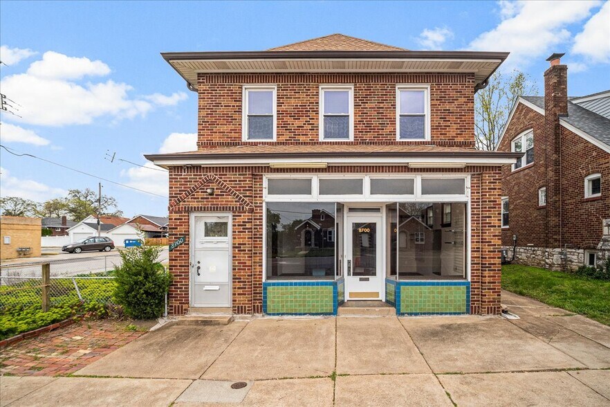 More Photos Of 8700 Gravois Rd, Saint Louis Storefront Retail Residential For Sale
