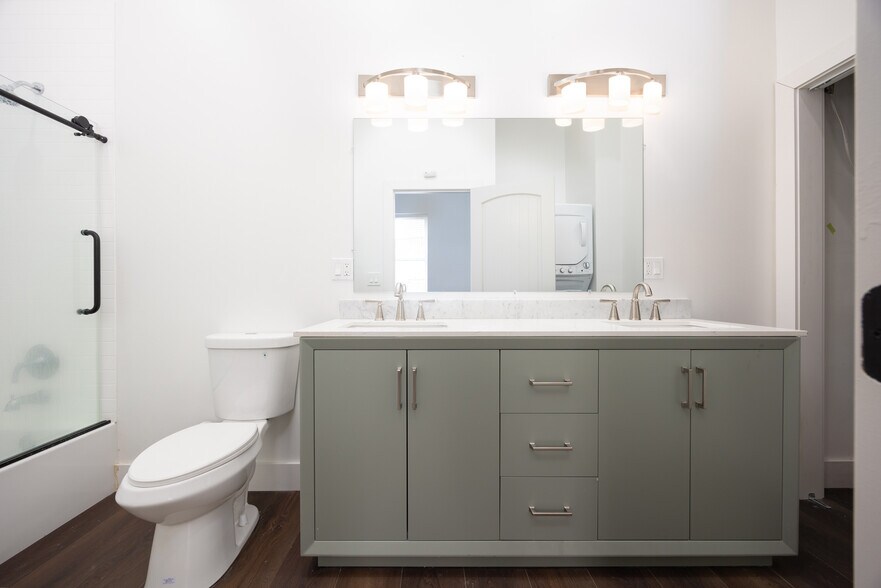 More Photos Of 50-52 S Main St, London Storefront Retail Residential For Sale