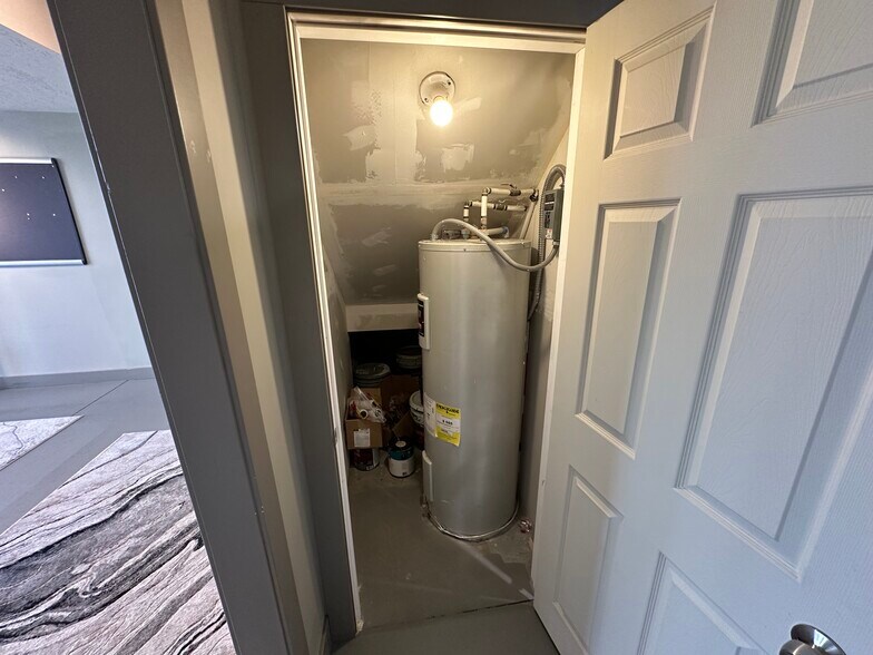 More Photos Of 6901-6955 Broadway, Denver Flex For Sale