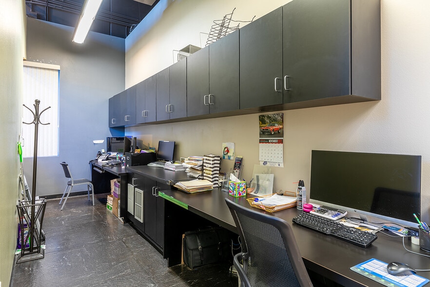 More Photos Of 1455 W Park Ave, Redlands Showroom For Sale