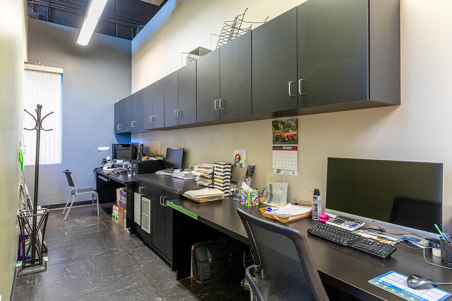 More Photos Of 1455 W Park Ave, Redlands Research And Development For Lease