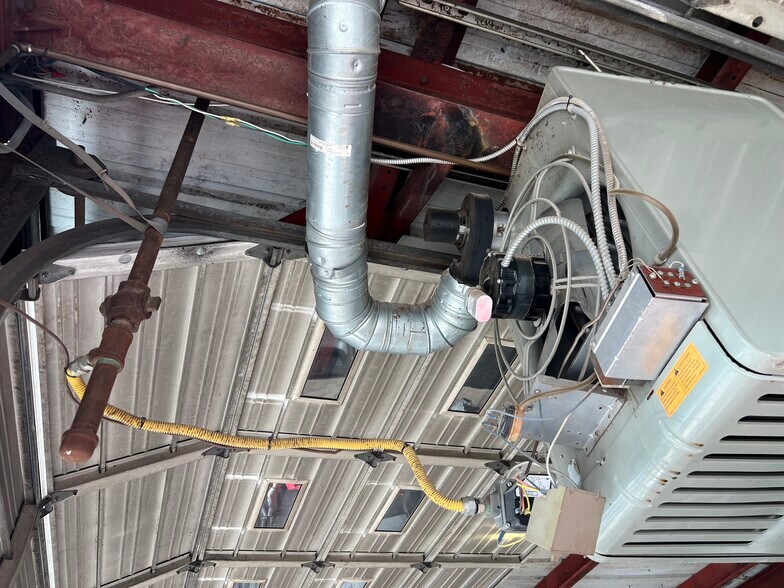 More Photos Of 706 E McKinney St, Denton Auto Repair For Sale