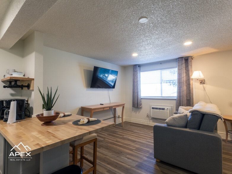 More Photos Of 339 Wasatch Rd, Evanston Hotel For Sale