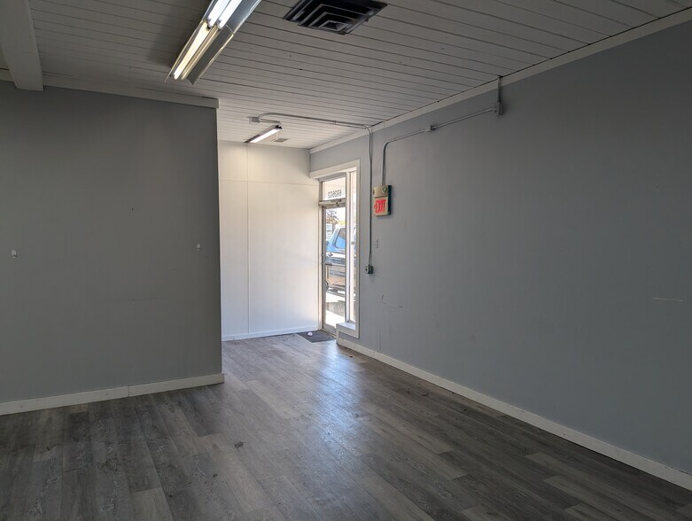 More Photos Of 6926 N University St, Peoria General Retail For Lease