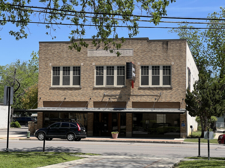 Primary Photo Of 283 S Seguin Ave, New Braunfels Storefront For Sale