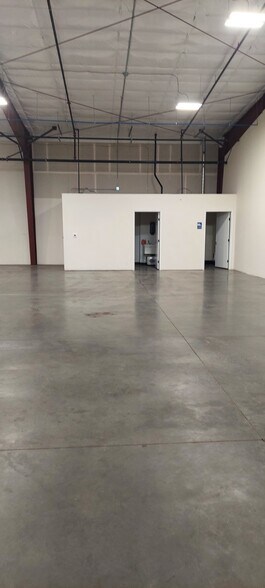 More Photos Of 17315 E Sprague Ave, Spokane Valley Flex For Lease