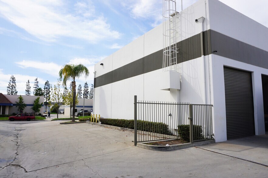 More Photos Of 421 Commercial Way, La Habra Warehouse For Lease