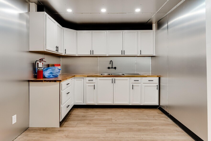 More Photos Of 810 S 2nd St, Harrisburg Warehouse For Lease